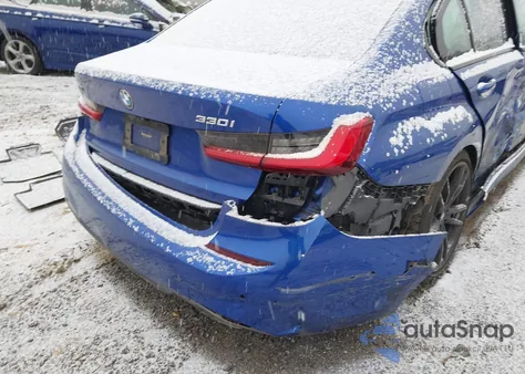 2021 BMW 330I xDrive z USA, uszkodzony, nr VIN 3MW5R7J03M8B56433